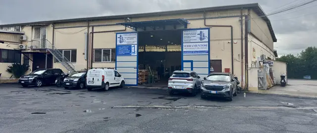 La sede Serramentosi vista dal piazzale